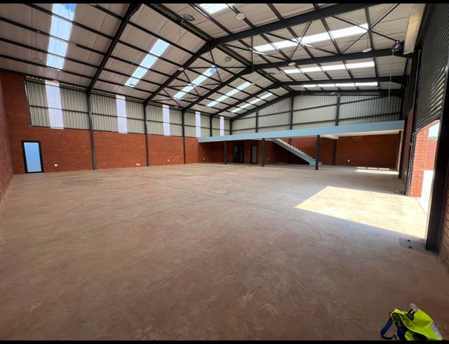 500M² WAREHOUSE TO LET IN SUNDERLAND RIDGE